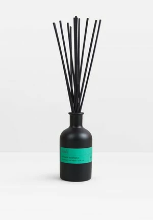 Hush Diffuser - Fig & Blackberry Leaf 5 Hush Diffuser - Fig & Blackberry Leaf - Image 3