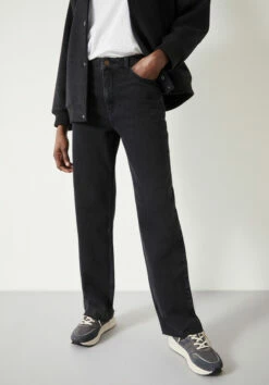 Remy Straight Raw Hem Jeans