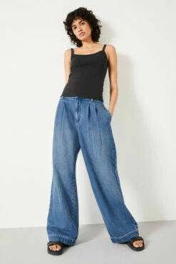 Lya Pleated Wide-Leg Jeans