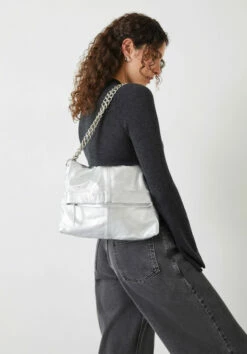 Perrie Chain Leather Crossbody Bag 11 Perrie Chain Leather Crossbody Bag -Cheap The Stylish Lady Store 009858 4444 02